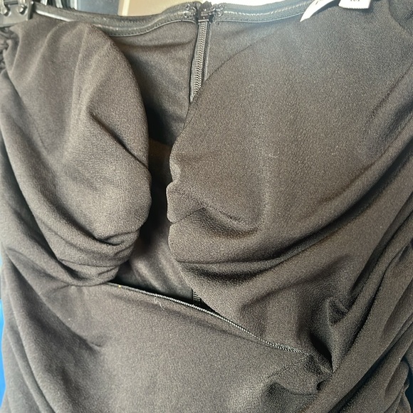 Selling a never worn super cute ruched strapless top - Picture 3 of 5